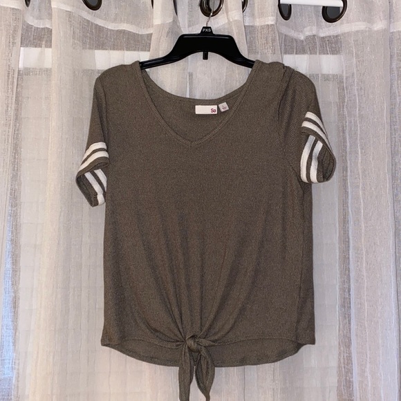 Green Top - Picture 1 of 3